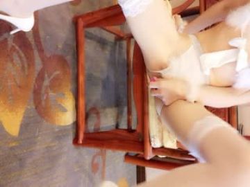 最新2019网红美女软萌*小仙新年首作-白猫咪的呻吟 跳蛋塞粉穴 挑逗到顶峰高潮喷水 超清1080P原版无水印