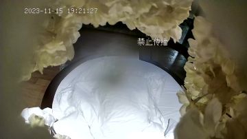 2023-11-15新流出酒店情趣圆床*❤️大款叔狂舔高贵气质美女少妇 逼逼后侧入各种体位姿势操