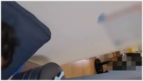 我拼命忍着我的声音让我的孩子 ...