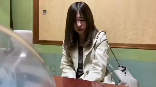 妻子打工回来，因债务在旅馆里被另一个男人操了。 - 219